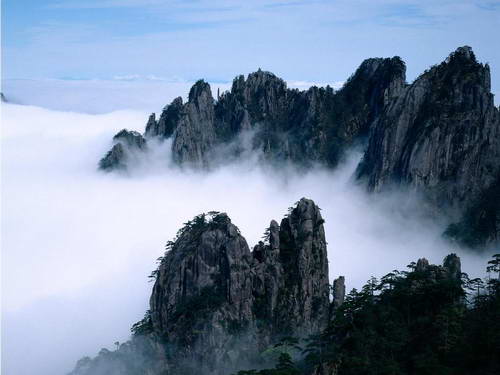 Di Propinsi Hunan terletak banyak tempat wisata terkenal, antara lain ...